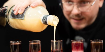 FICKEN Cocktails mischen