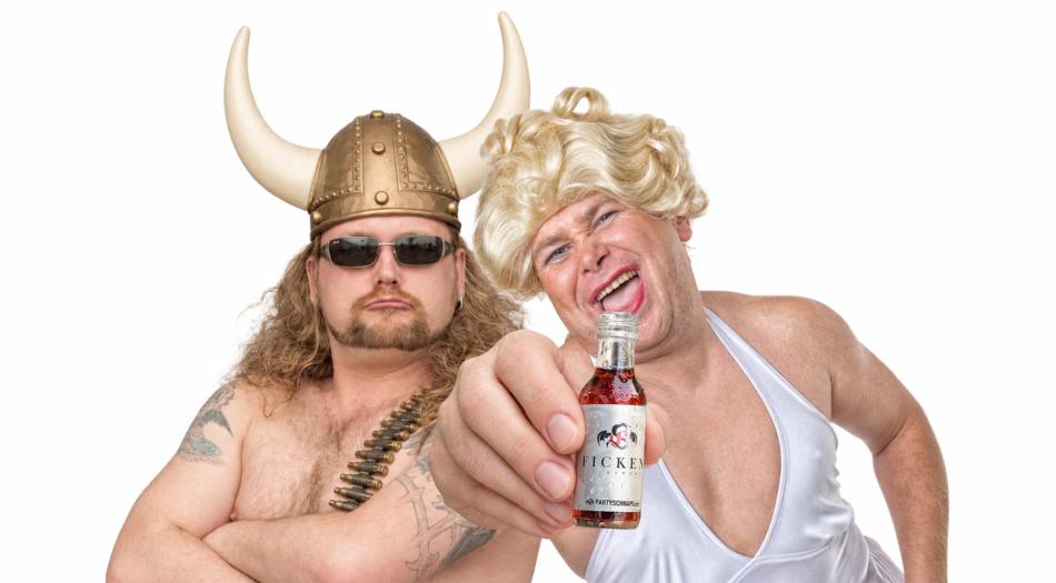 Bronko und Rosi präsentieren eine FICKEN 0,02l Flasche